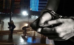 İzmir'de 400'den fazla kişi gözaltına alındı, 20'si tutuklandı
