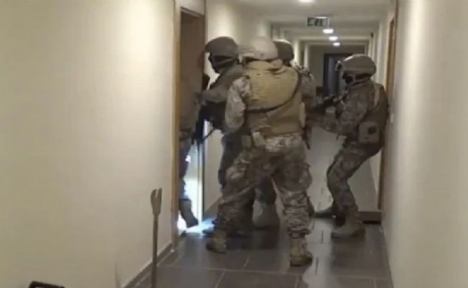İzmir'de DEAŞ operasyonu: Çok sayıda örgüt üyesi yakalandı