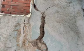 İzmir'de büyük korku: Evlerin duvarlarında çatlak oluştu!