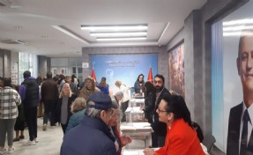 İzmir'de dayanışma sandığına yoğun katılım