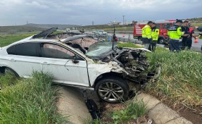 İzmir'de yağmurun kayganlaştırdığı yolda kaza: 1 ölü, 4 yaralı