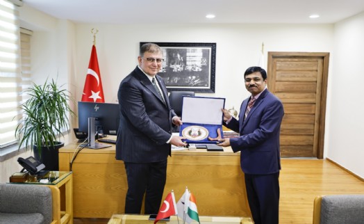 İzmir ile Hindistan arasındaki kültürel ilişkiler güçleniyor