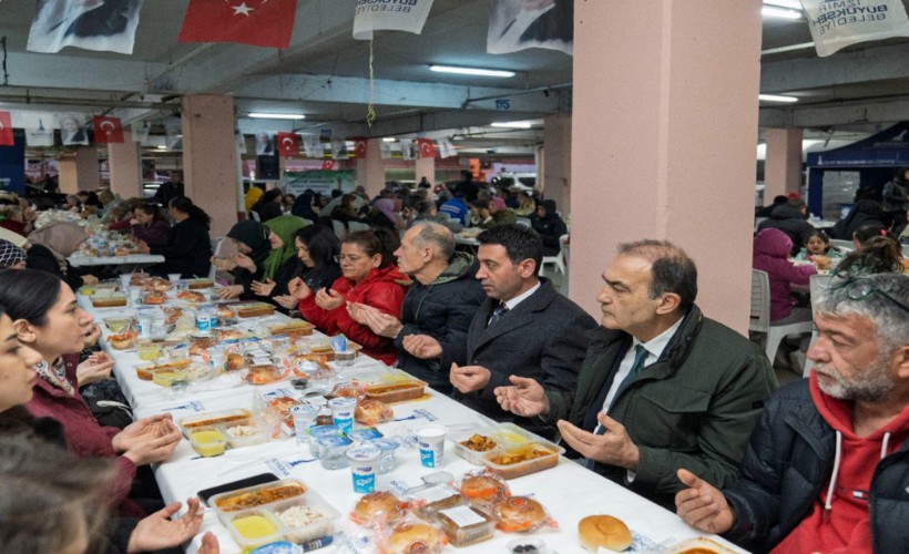 İzmir’in dayanışma sofrası Bayraklı’da kuruldu