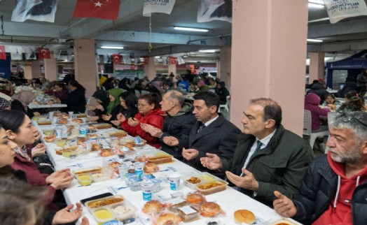 İzmir’in dayanışma sofrası Bayraklı’da kuruldu