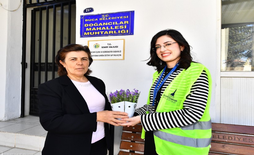 İzmir’in kadın muhtarlarına mor çiçekli sürpriz