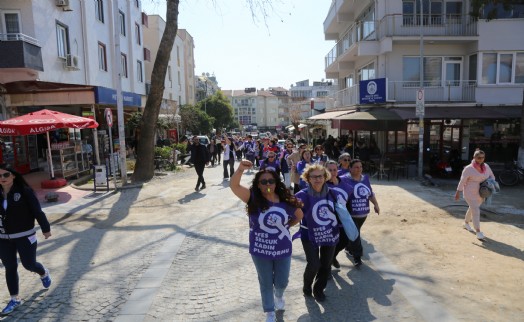 Kadınlar Efes Selçuk sokaklarında zincir oluşturdu