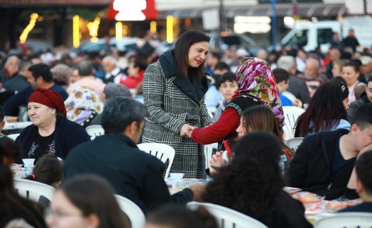 Kadir Gecesi’nde Efes Selçuk’ta dayanışma ve kardeşlik sofrası kuruldu