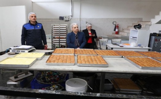 Karşıyaka Belediyesi’nden bayram öncesi tatlıcı denetimi