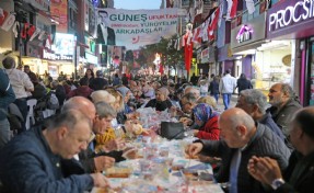 Karşıyaka Çarşısı’nda 4 bin kişilik bereket sofrası!