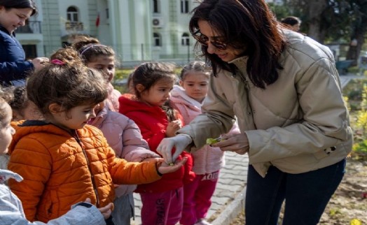 Karşıyaka’da anaokulu öğrencileri bostanda üretimi deneyimledi