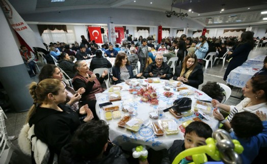 Karşıyakalılar iftar sofrasında buluştu