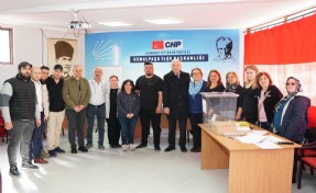 Kemalpaşa'da ön seçime yoğun ilgi... Başkan Türkmen oyunu Ulucak'ta kullandı
