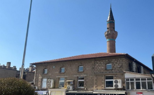 Kıblesinde 30 derece sapma tespit edilen 74 yıllık cami yeniden düzenlendi