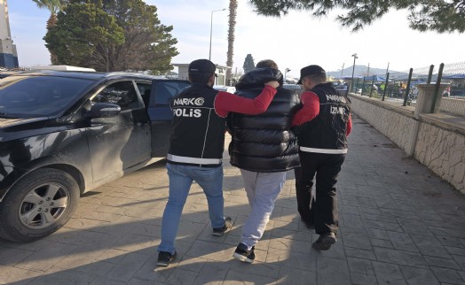 Kırmızı bültenle aranan şüpheli, İzmir'de yakalandı