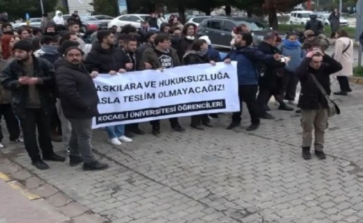 Kocaeli Üniversitesi'nde İmamoğlu protestosuna polis müdahalesi: Gözaltılar var