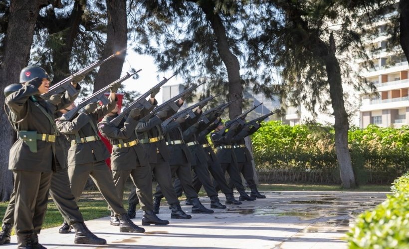 Konak Çanakkale şehitlerini andı