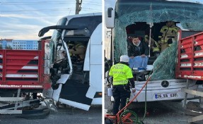 Kütahya'da yolcu otobüsü TIR'a çarptı: 16 yaralı