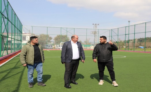 Menderes'te Değirmendere halı sahası yenilendi