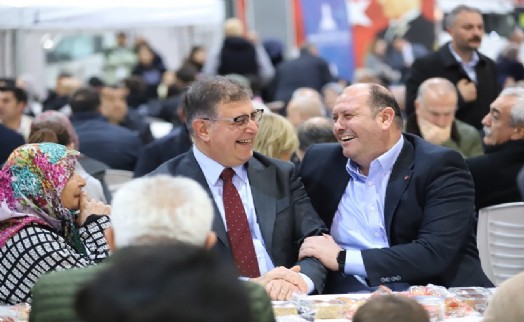 Menderes’te Sosyal Market ve Halk Çamaşırhanesi Tugay'ın katılımıyla açıldı