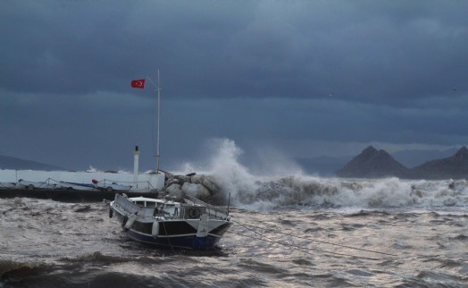 Meteoroloji'den İzmir'e sarı uyarı: Ulaşımda aksaklıklar, sel ve hortuma dikkat!