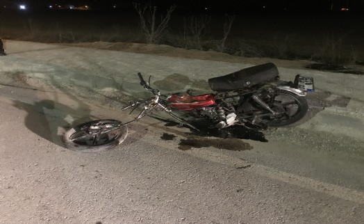 Motosikletle hafif ticari araç çarpıştı: 2 ölü, 1 yaralı