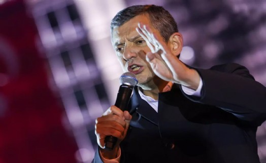 Özgür Özel Saraçhane'de: 'Özgür ölecek, Saraçhane'yi bırakmayacak'