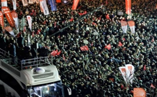 Özgür Özel'den bakanlara yanıt: Demokratik tepkiye saygı duyacaksınız