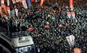 Özgür Özel'den bakanlara yanıt: Demokratik tepkiye saygı duyacaksınız