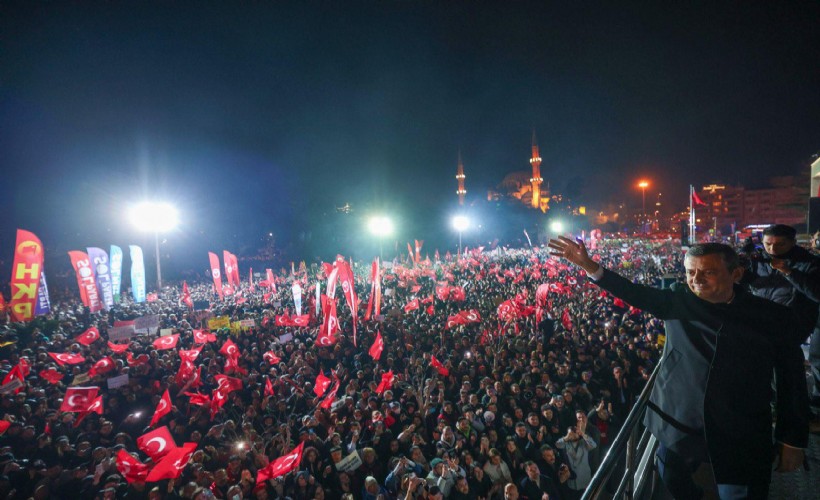 Özgür Özel, Saraçhane'den Erdoğan'a seslendi: İzmir'den ellerini çek!