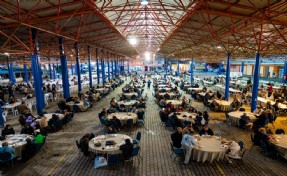 Seferihisar Pazar Yeri’nde binler iftarda buluştu