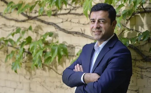 Selahattin Demirtaş'tan 'Barışın yanında olalım' çağrısı