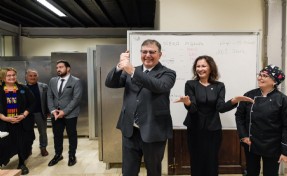 Türkiye'de ilk kez İzmir’de uygulanacak: İşaret dili tercümanları, Eşrefpaşa Hastanesi'nde hizmet verecek