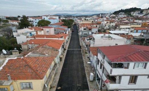 Urla’da asfalt ve parke atağı
