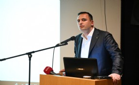 Yeşilova Höyüğü'nde 'Arkeoloji ve Müzecilik' söyleşisi: Bornova müzeler kenti olacak