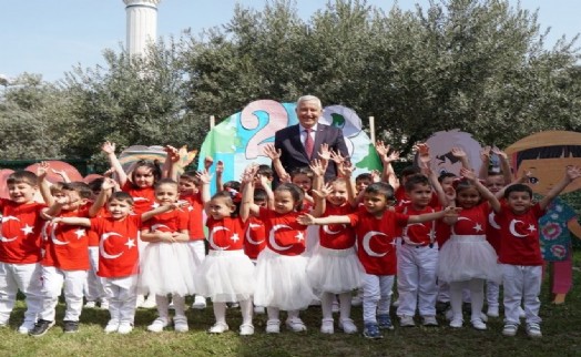 'Umut bu topraklarda büyüyen çocukların gözlerinde': Kemalpaşa'da dolu dolu 23 Nisan