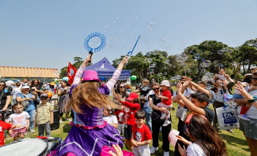 23 Nisan neşesi tüm İzmir'i sardı