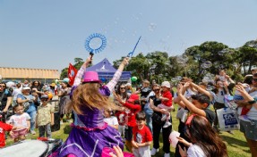 23 Nisan neşesi tüm İzmir'i sardı