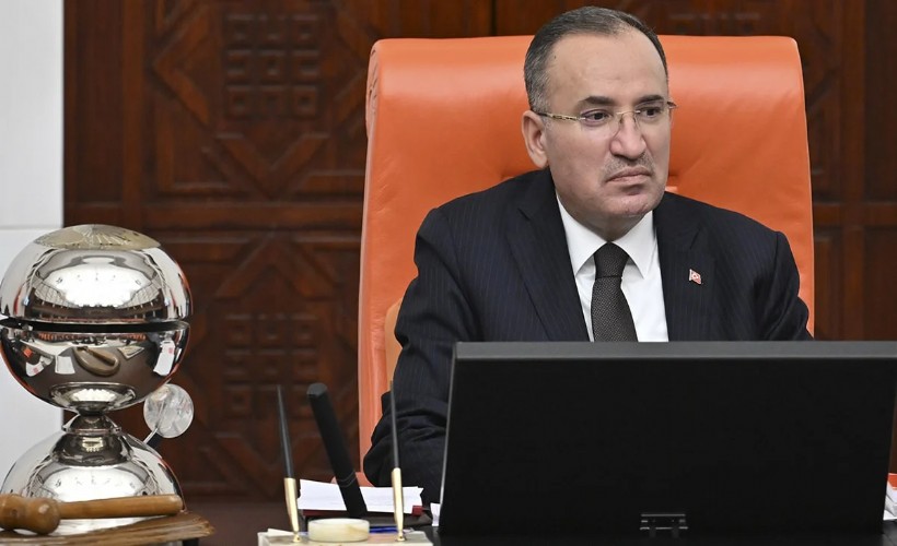 AK Parti'li vekilin Meclis'te anlattığı fıkra Bekir Bozdağ'ı bile çileden çıkardı: 'Özür dile!'