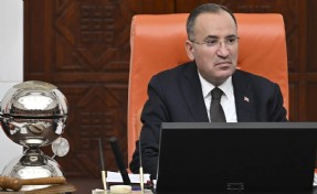 AK Parti'li vekilin Meclis'te anlattığı fıkra Bekir Bozdağ'ı bile çileden çıkardı: 'Özür dile!'