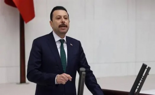 AK Partili Kaya'dan Tugay'a sert çıkış: 'Beni çağırın değil buradayım diyerek şehir yönetilir'