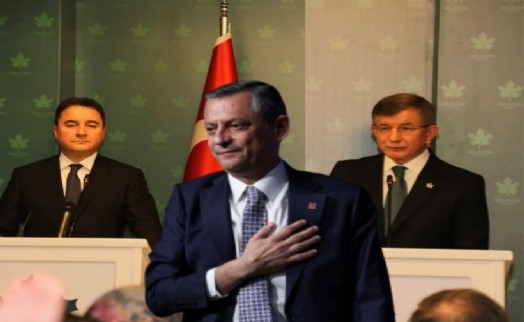 Ahmet Davutoğlu ve Ali Babacan'dan Özgür Özel'e tebrik