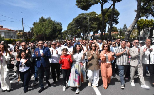 Alaçatı Ot Festivali'nde renkli kortej