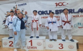 Aliağalı karateciler İzmir Şampiyonası’nda 21 madalya birden kazandı