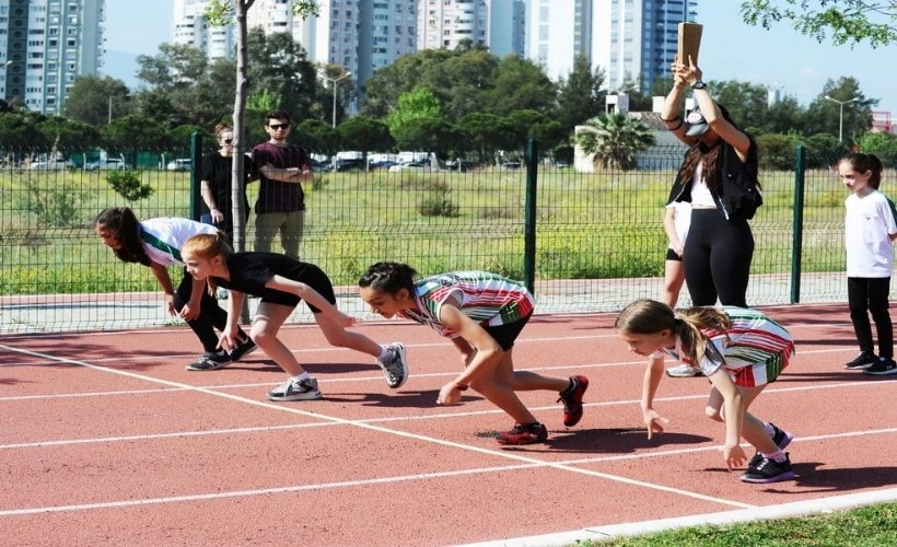 Atletizm pistinde bayram coşkusu