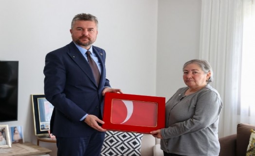 Başkan Duman'dan şehit evine ziyaret: 'Bu topraklarda özgürce yaşayabiliyorsak onların sayesinde'