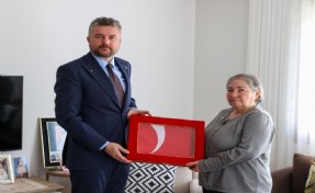 Başkan Duman'dan şehit evine ziyaret: 'Bu topraklarda özgürce yaşayabiliyorsak onların sayesinde'
