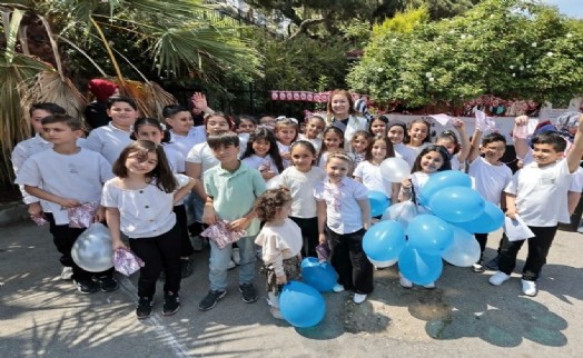 Başkan Mutlu çocukların bayram coşkusuna ortak oldu: Konak’ta 23 Nisan heyecanı