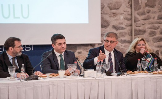Başkan Tugay’dan kentsel dönüşümde kararlılık mesajı; Geri adım atmayacağım!