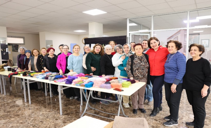 Bayraklı Belediyesi'nden huzurevi sakinlerine 750 adet battaniye