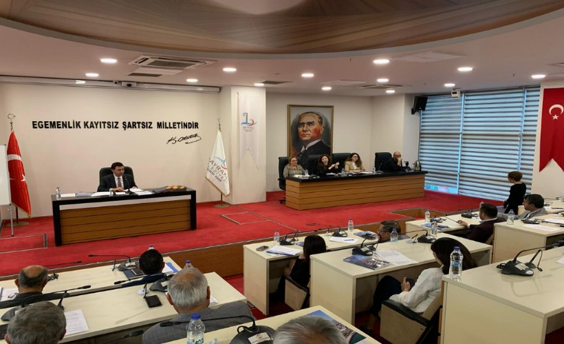 Bayraklı Meclisi’nde AK Parti’den şok istifa: Bağımsız devam edecek!